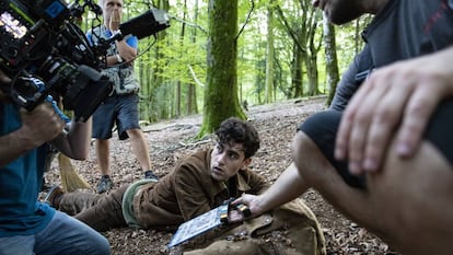 El actor Àlex Monner, durante el rodaje de 'La línea invisible' en Artikutza (Navarra).