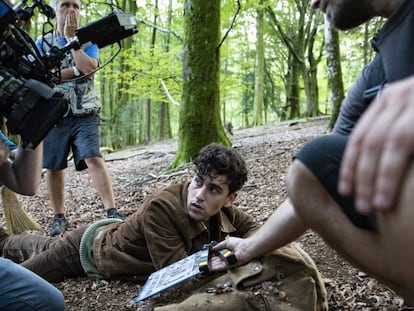 El actor Àlex Monner, durante el rodaje de 'La línea invisible' en Artikutza (Navarra).