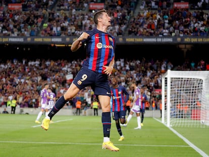 Robert Lewandowski celebra su segundo gol ante el Valladolid este domingo en la tercera jornada de Liga.