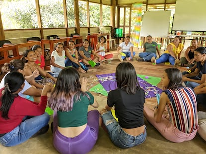 Taller Volcánicas "Tejiendo redes comunitarias entre mujeres"