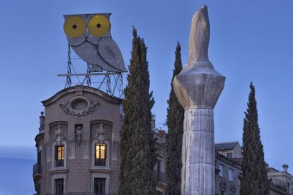 Monument a Mossèn Jacint Verdaguer a la Diagonal amb el passeig Sant Joan, a Barcelona.