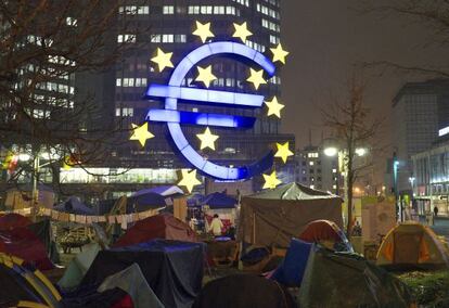 Campamento de indignados ante la sede del Banco Central Europeo, en Fráncfort. 
