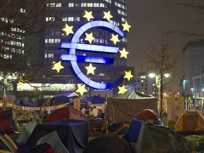 Campamento de indignados ante la sede del Banco Central Europeo, en Fráncfort. 