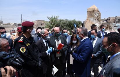 El primer ministro de Irak, Mustafa al Kadhimi, durante una reciente visita a Mosul.