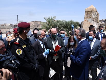 El primer ministro de Irak, Mustafa al Kadhimi, durante su visita a Mosul esta semana, cuando se cumplían seis años de su toma por el autodenominado Estado Islámico.