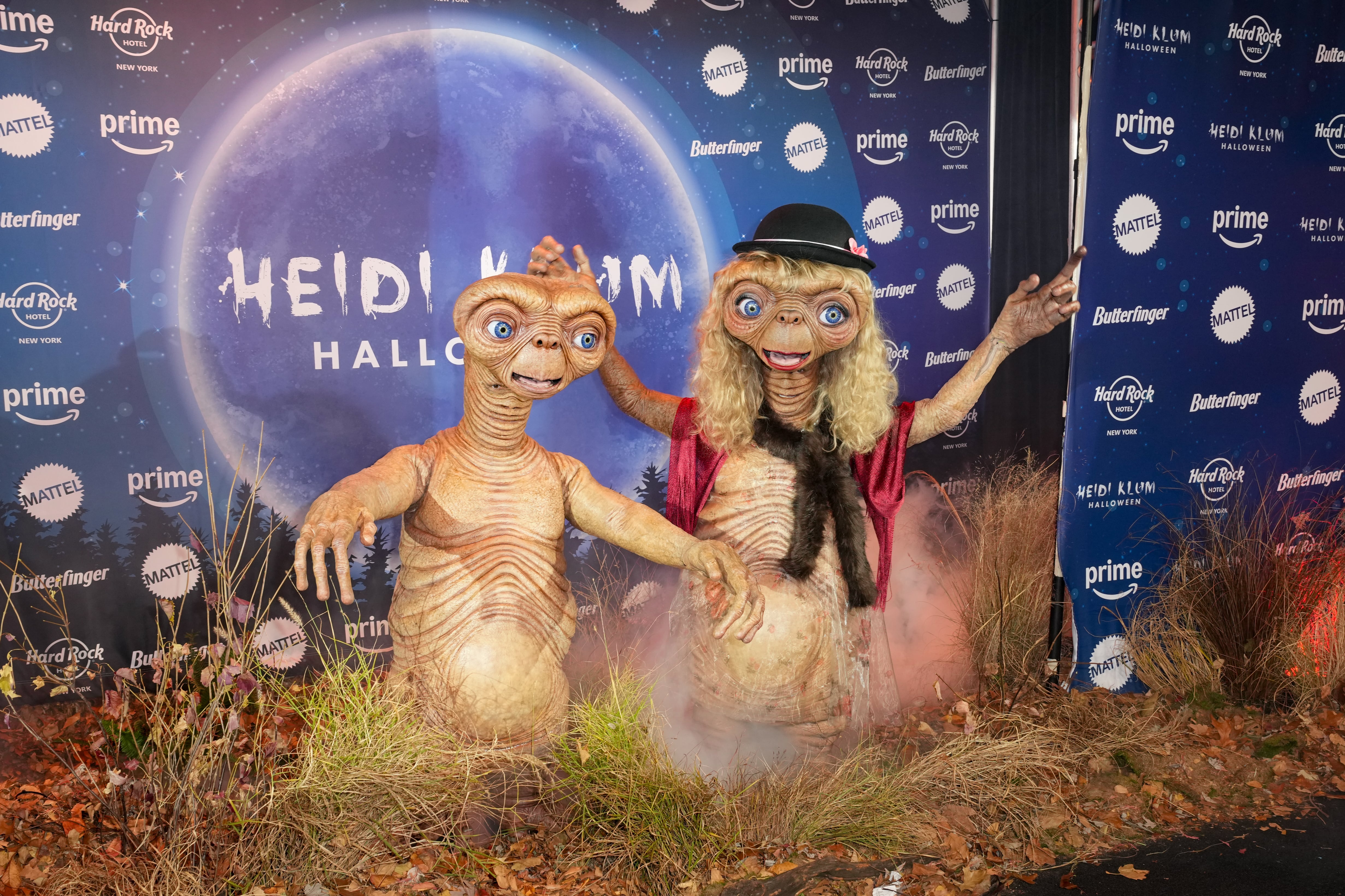 Heidi Klum se convierte en E. T., el extraterrestre, para su fiesta de Halloween de 2024 y vuelve a triunfar