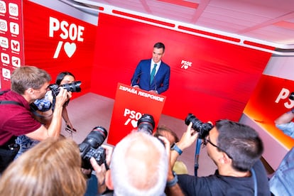 El secretario general del PSOE y presidente del Gobierno, Pedro Sánchez, este lunes durante su rueda de prensa en la sede de su partido.