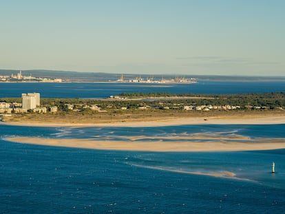Vista aérea de la península de Tróia, en el litoral del Alentejo portugués.