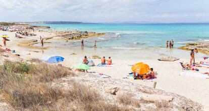 Ambiente en una playa de Formentera. 