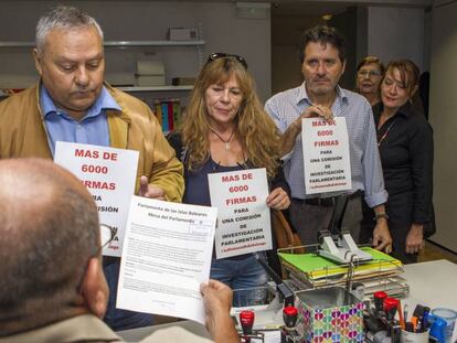 Entidades ciudadanas presentan 6.000 firmas para pedir que se investigue la agresión.