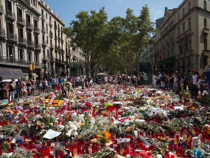 El homenaje a las v&iacute;ctimas del atentado en la Rambla.