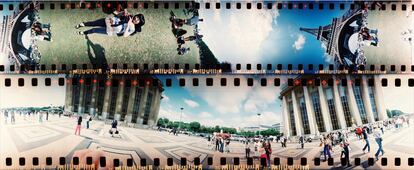 En la imagen inferior, los pabellones del Trocadero, normalmente enfrentados, quedan sobre la misma lnea. En la imagen superior, la cmara ha sido puesta en vertical. Una turista asitica, tumbada sobre el suelo, hace una fotografa a sus amigas, con la torre Eiffel de fondo. Los pes de la turista que toma la foto se pueden ver de nuevo en la parte derecha.