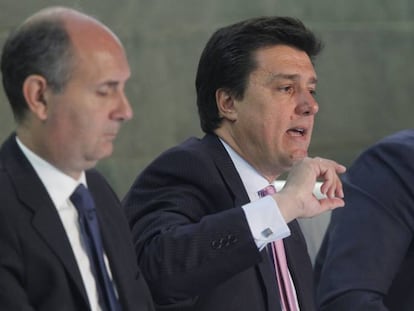 Desde la izquierda, Miguel Ollero, consejero y director general corporativo de Merlin; Ismael Clemente, consejero delegado, y Javier García-Carranza, presidente no ejecutivo y representante de Santander en la socimi.