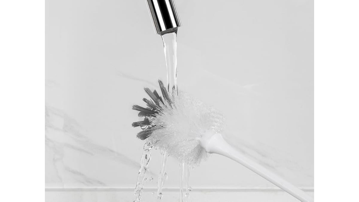 Este cepillo para lavar botellas es resistente y de fácil mantenimiento.