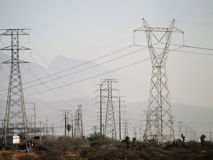 Líneas de electricidad en el Estado de Monterrey.