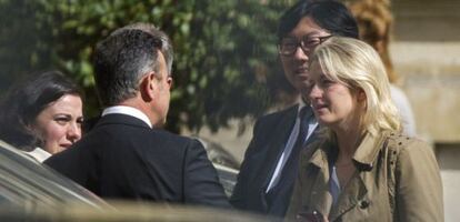 Barbara Pompili (d) y Francois de Rugy, copresidentes del grupo EELV en la Asamblea Nacional, este martes en París.