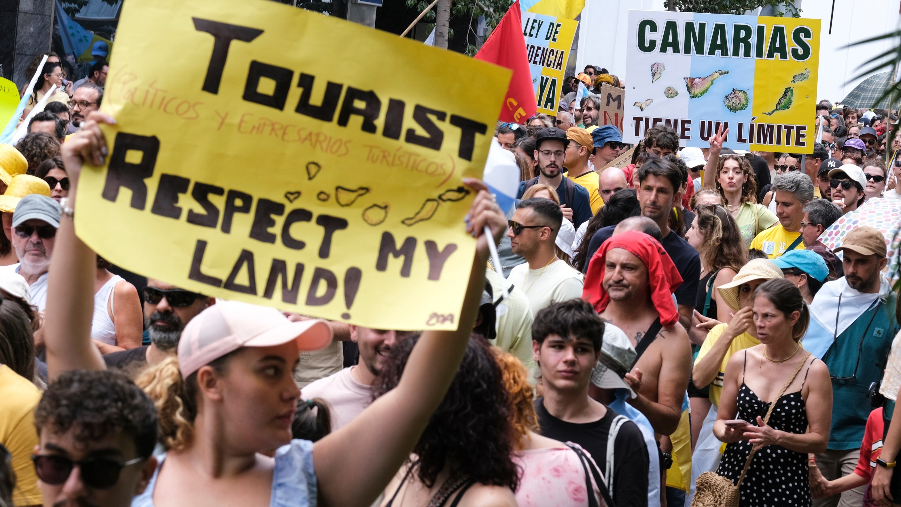 Protesta contra la turistificación en Santa Cruz de Tenerife, el pasado 20 de abril. 