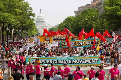 Manifestantes en la Avenida Pennsylvania de Washington.