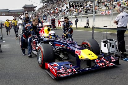 El piloto alem&aacute;n de F&oacute;rmula Uno, Sebastian Vettel, de Red Bull Racing, antes del inicio de la carrera del Gran Premio de Corea en el Circuito de Yeongam en Corea del Sur.