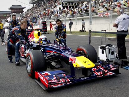 El piloto alemán de Fórmula Uno, Sebastian Vettel, de Red Bull Racing, antes del inicio de la carrera del Gran Premio de Corea en el Circuito de Yeongam en Corea del Sur.