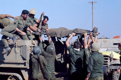 An Israelian soldier is wounded during the Yom Kippur War, in the region of Golan Heights.