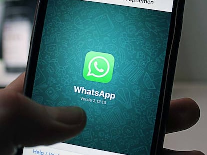 Logo de WhatsApp en una pantalla