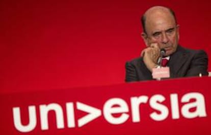 El presidente del Banco Santander, Emilio Botín, durante la XIII Junta General de Accionistas de Universia que se celebra en Málaga.