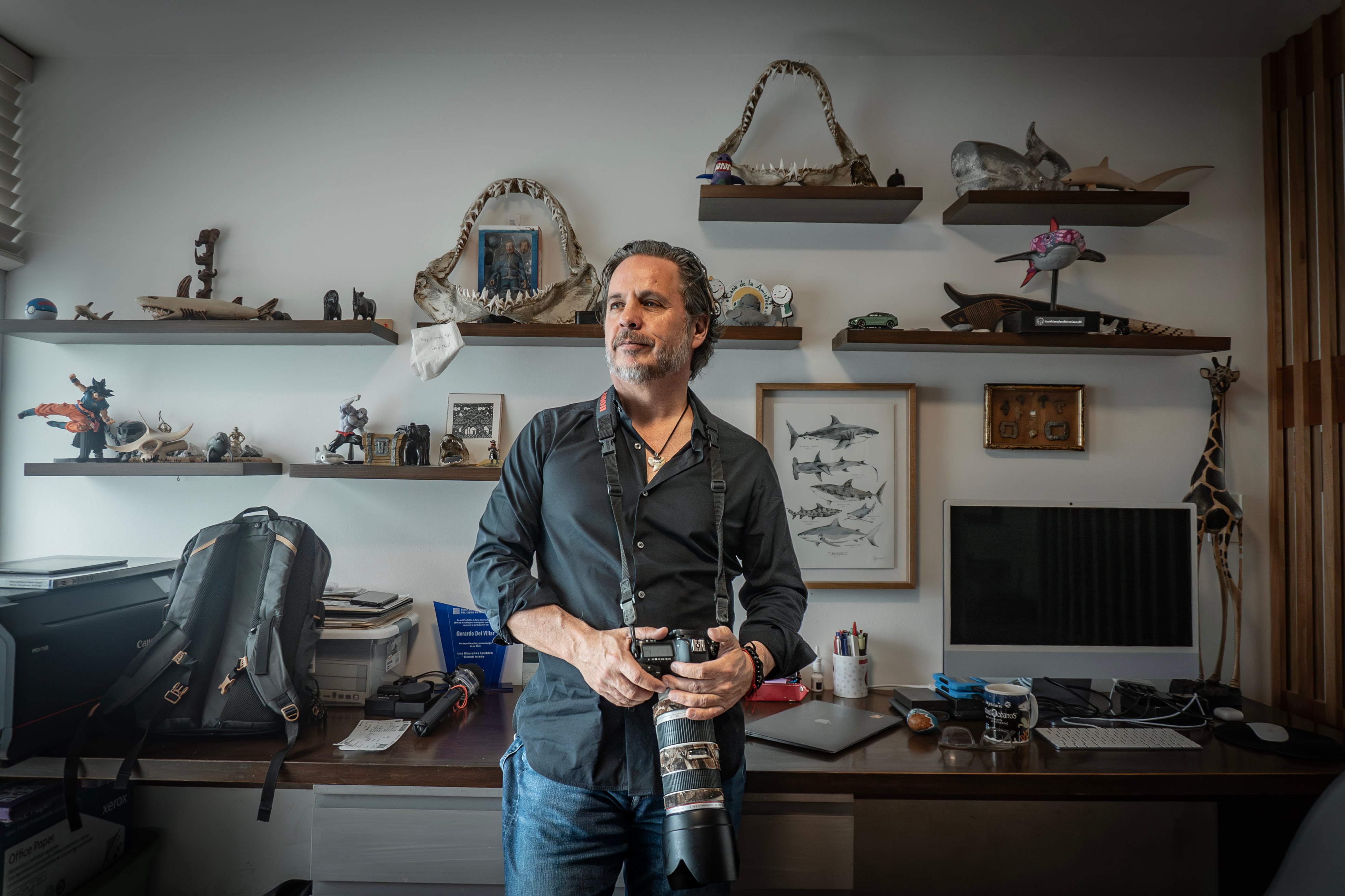 Gerardo del Villar, fotógrafo: “Los tiburones son muy tímidos para fotografiar”