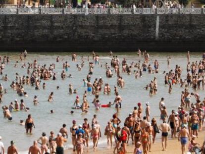 La causa de una temperatura 17 grados superior a la media de julio fue el episodio de calor intenso sumado a una galerna o cambio brusco de la dirección del viento