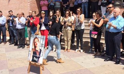 Los vecinos de Molina de Segura en una concentración contra el crimen machista ocurrido en la localidad.