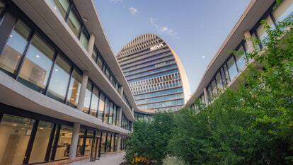 Interior del edificio La Vela, sede de BBVA en Madrid.