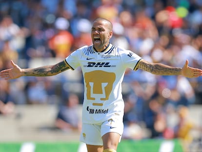 Brazilian soccer player Dani Alves, during a match with the Pumas, in Mexico City.