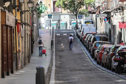 Calle de la Cava Baja con la plaza del Humilladero al fondo, este jueves