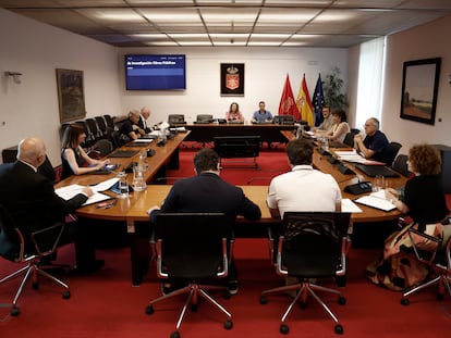 Reunión de la comisión de investigación del Parlamento de Navarra, este martes, en Pamplona.