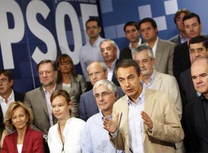 Zapatero interviene en presencia de otros dirigentes asistentes al Consejo Territorial del PSOE.