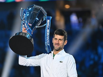 Djokovic, con el trofeo del Masters.