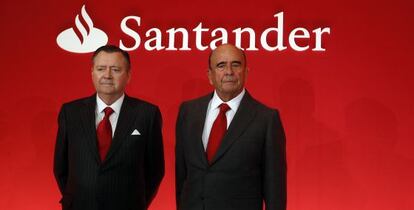 CEO Alfredo Sáenz and president Emilio Botin during the presentation of results on Thursday.