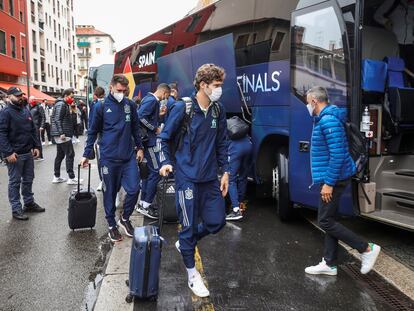 Los jugadores de la selección española a su llegada a Milán.