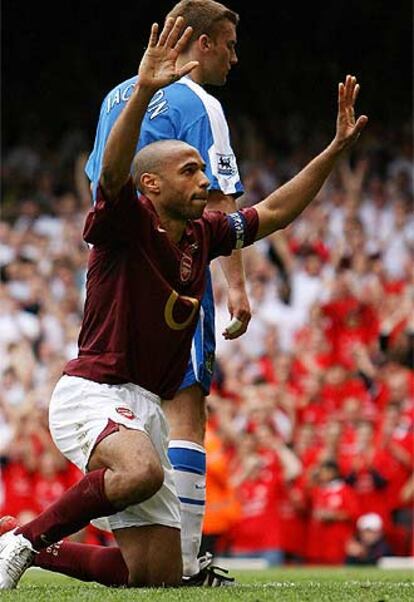 Henry celebra un gol al Wigan.