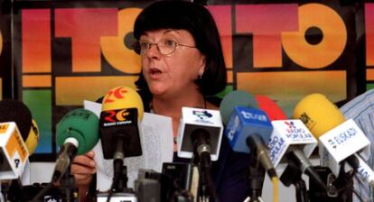 La abogada de la Coordinadora de Itoiz, María José Beaumont, durante una rueda de prensa en 1991.