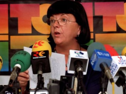 La abogada de la Coordinadora de Itoiz, María José Beaumont, durante una rueda de prensa en 1991.