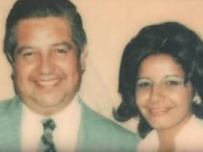 Adriana Rivas y Manuel Contreras, titular de la policía secreta de Pinochet, en una captura del documental 'El pacto de Adriana'