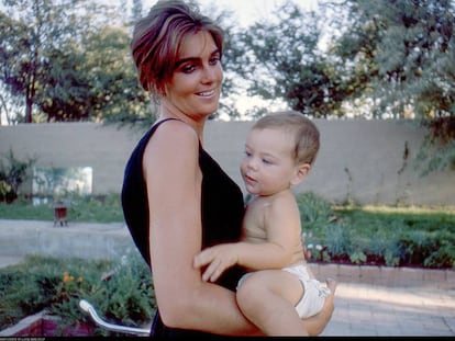 Fotografía tomada por Budd Berlin de su esposa la escritora Lucia Berlin y su hijo David en Alburquerque en 1963. 