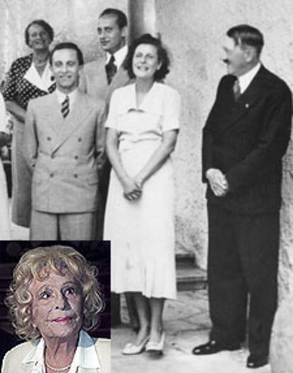Leni Riefenstahl, entre Goebbels y Hitler, en 1938. En el recuadro, en una imagen de octubre de 2002, durante una visita a Sevilla. 

/ AP / GARCÍA CORDERO