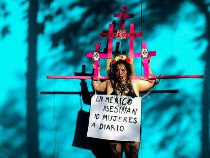 Una mujer protesta ante los miles de feminicidios en el territorio mexicano.