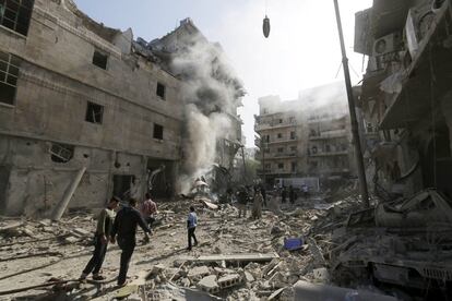 Destrucción tras un ataque en el distrito de al-Saliheen de Alepo, Siria.