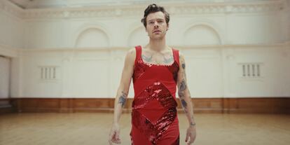 El cantante británico Harry Styles, en el vídeo de 'As It was'.