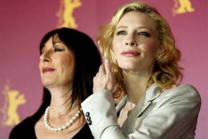 Anjelica Huston (a la izquierda) y Cate Blanchett, ayer en la Berlinale.