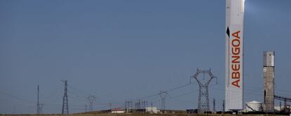 Planta solar de la empresa Abengoa, en la localidad sevillana de Sanlúcar la Mayor.