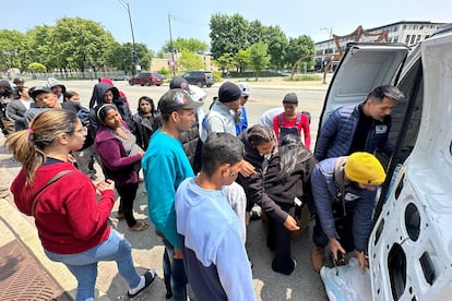 Migrants outside the District 12 station of the Chicago Police Department in Chicago